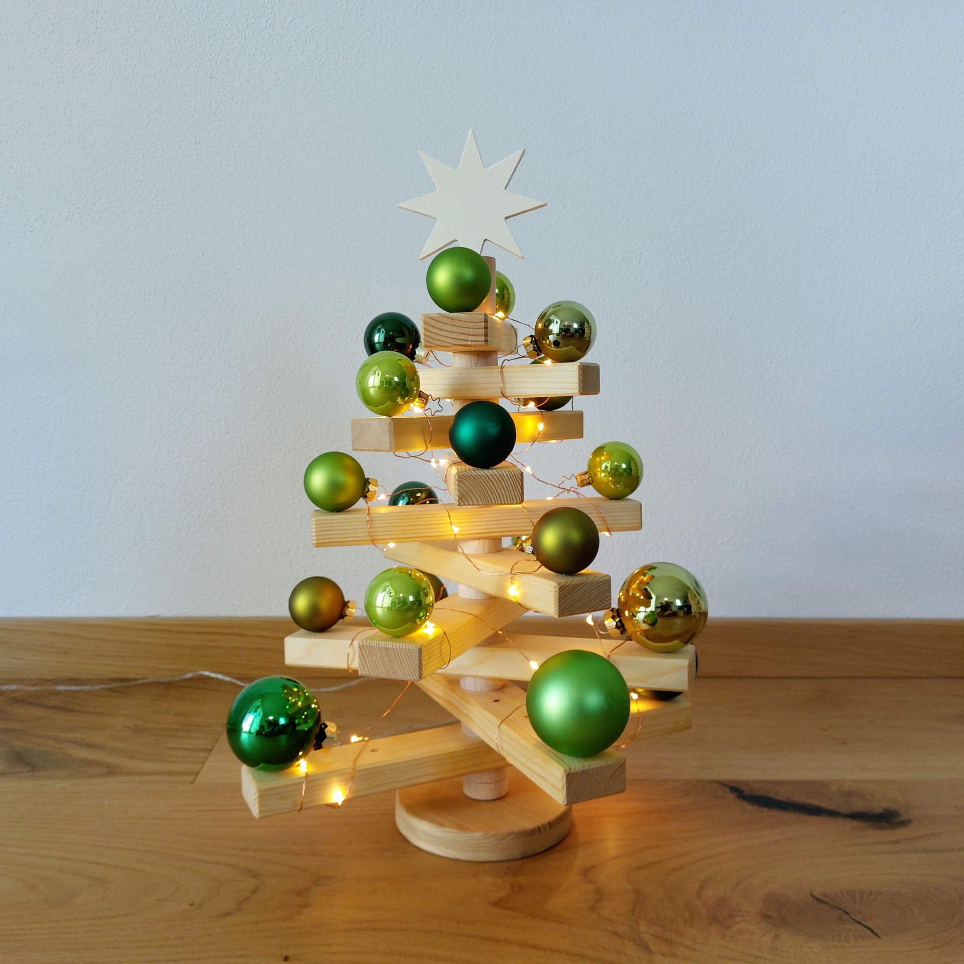 M-Holzweihnachtsbaum NATURO - frische Grüntöne